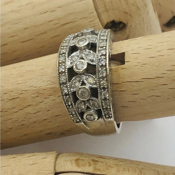 Vintage 10k White Gold And Diamond Band Ring Vine Floral Design 5.5 gm Size 7.5